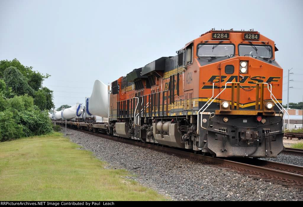 Wind turbine blades ease west on the UP